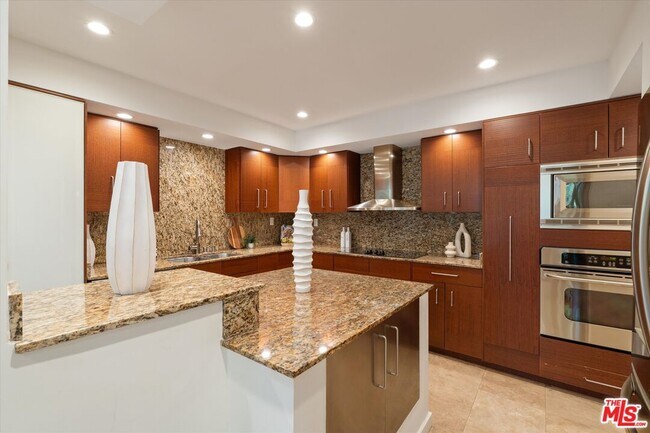 Building Photo - 850 Kings Rd