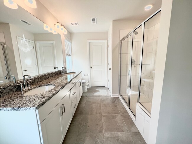 Double Vanity/walk in shower/ walk in closet - 47 Cedar Hill Rd