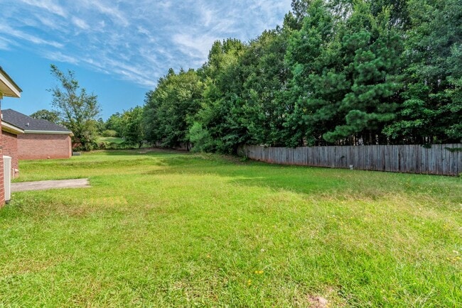 Building Photo - $1,395 - 3 bed/2 bath house for rent, fully renovated!