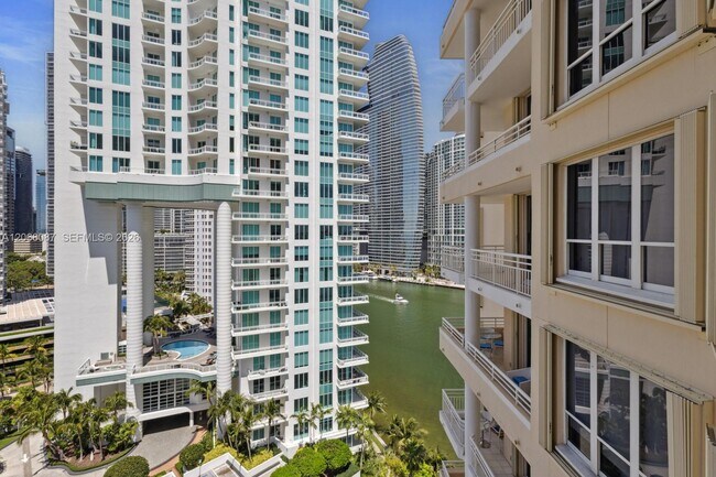 Building Photo - 888 Brickell Key Dr
