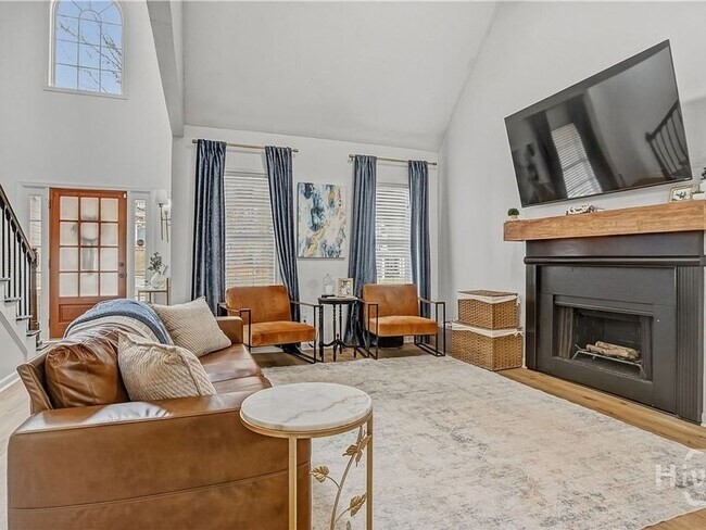 Building Photo - Beautiful 3BR/3BA Home with Private Pool in Commerce