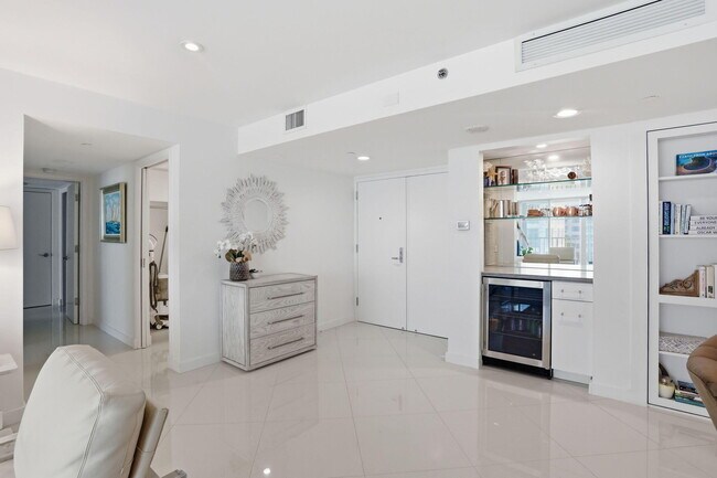 Building Photo - 3210 S Ocean Blvd