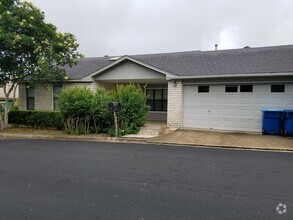 Building Photo - 250 Old Oaks
