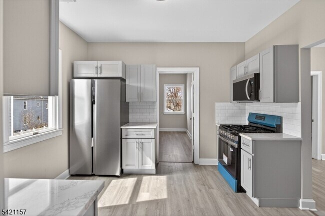 Building Photo - 378 Grand St