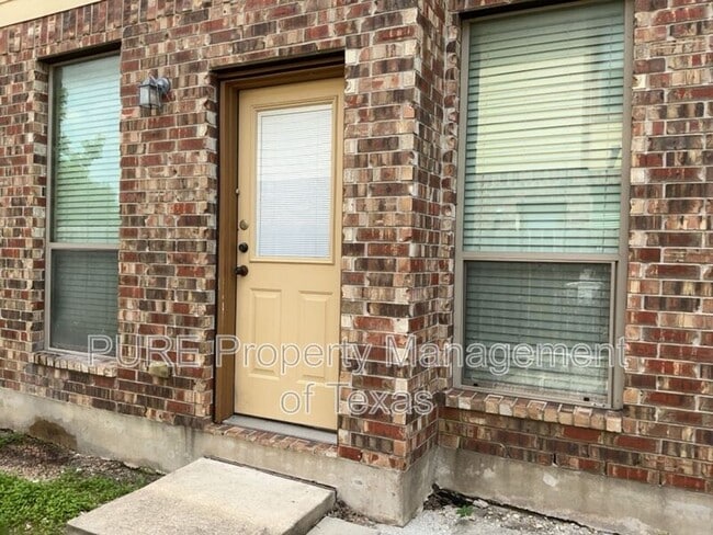 Building Photo - 215 N College St