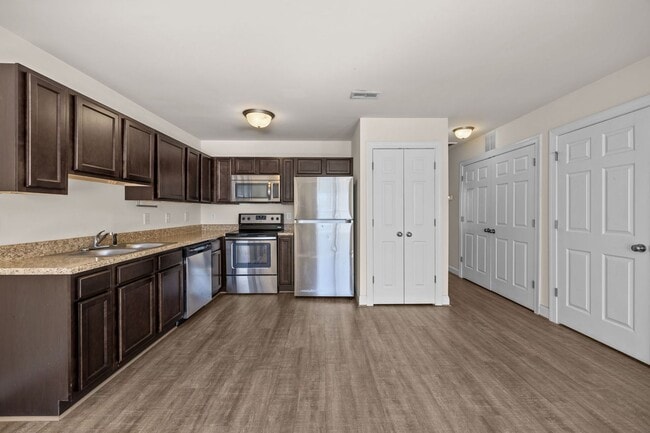 Building Photo - TWO BEDROOM UNIT FOR REDUCED RENTAL RATE!