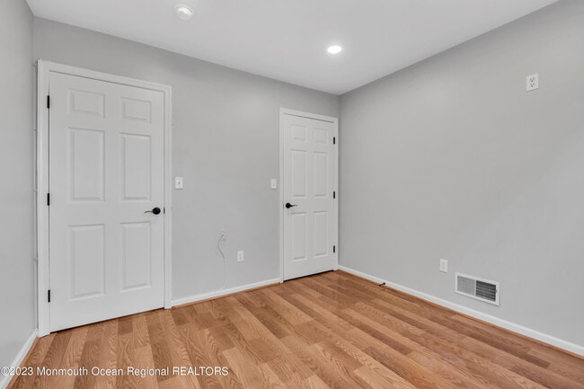 Building Photo - 204 Finch Ct