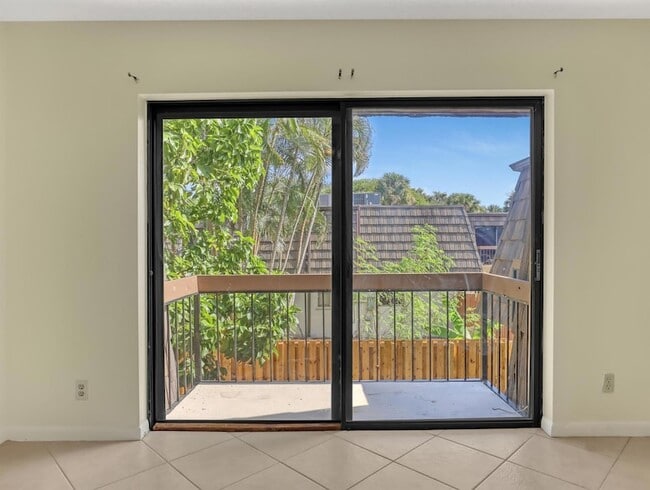 Building Photo - 4095 Palm Bay Cir