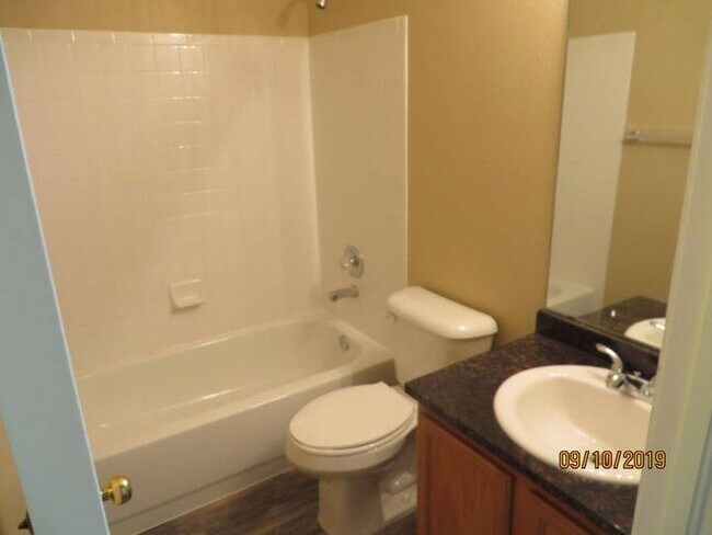 Building Photo - 3 Bedroom 21/2 bath in founders