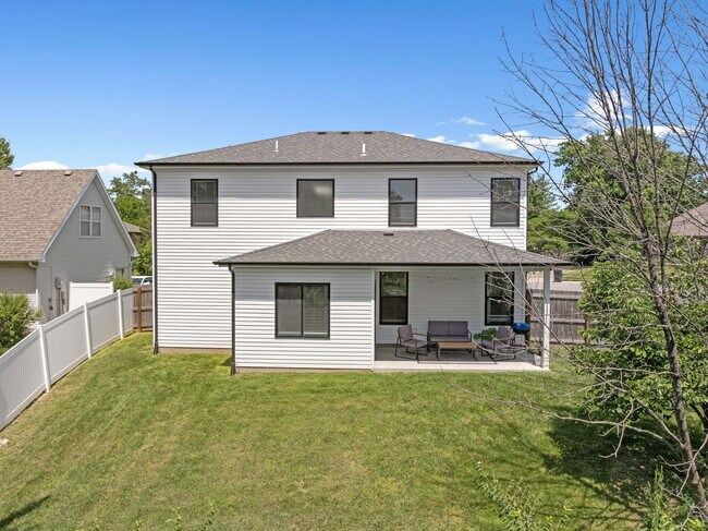 Building Photo - 3201 Crestwood Ln