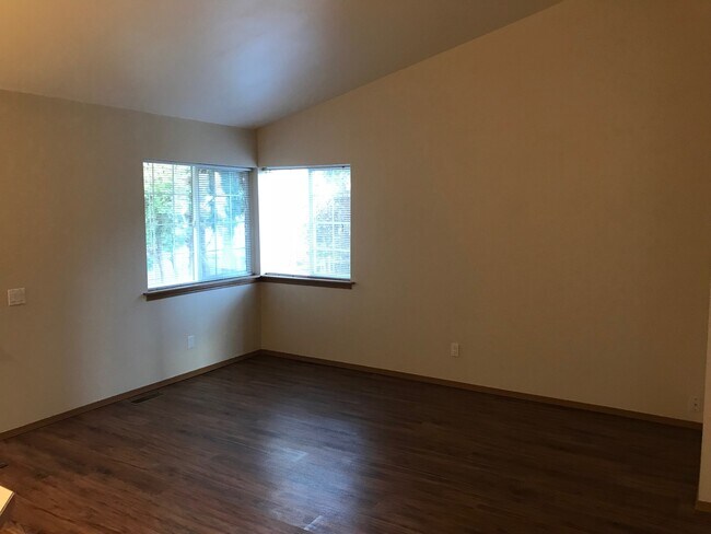 Building Photo - 809/811 Jamie Drive