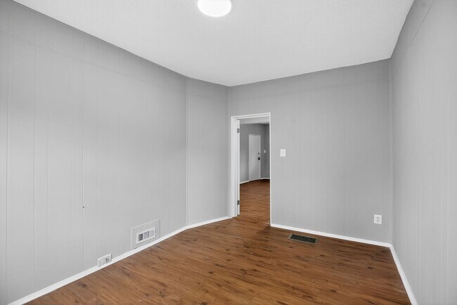 Building Photo - Narcissus