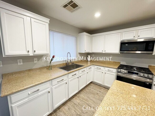 Building Photo - 605 Sonoran Heights Ave