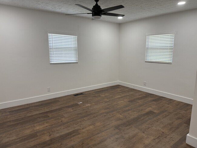 Building Photo - 740 Finn Long Rd