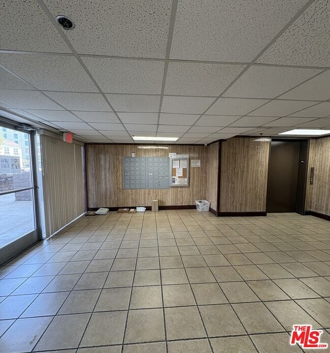 Building Photo - 433 S Manhattan Pl