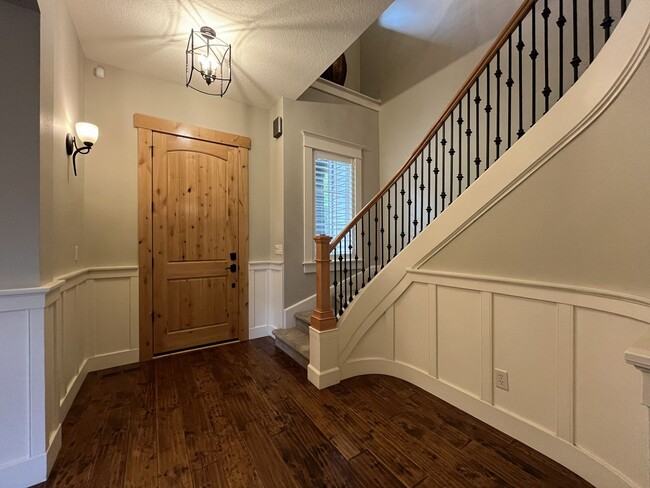 Building Photo - Luxury 5 Bedroom Home with Soaking Tub, Chef’s Kitchen & Expansive Primary Suite