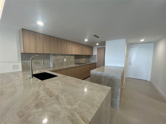Building Photo - 1717 N Bayshore Dr