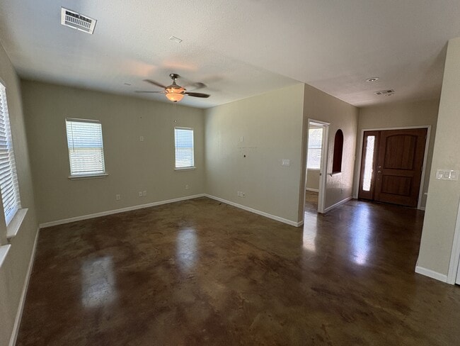 Building Photo - 841 Scenic Cir