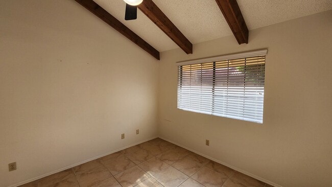 Building Photo - 2 Bedroom Condo Unit in the Amber Hills Co...