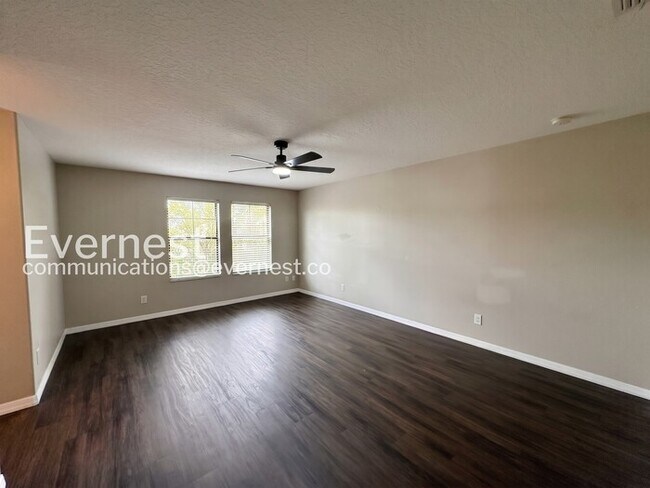Building Photo - 4 Bed, 3 Bath Home with Garage / Pet-Friendly / Vouchers Accepted / Available Now!