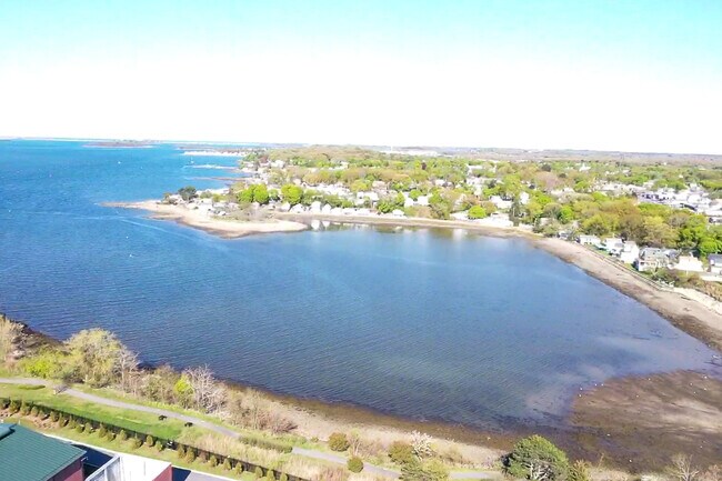 Building Photo - 158 Bridge St