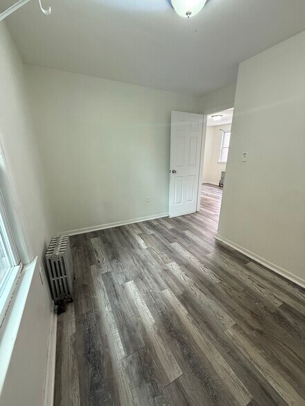 Room 2 - 140 E Jersey St