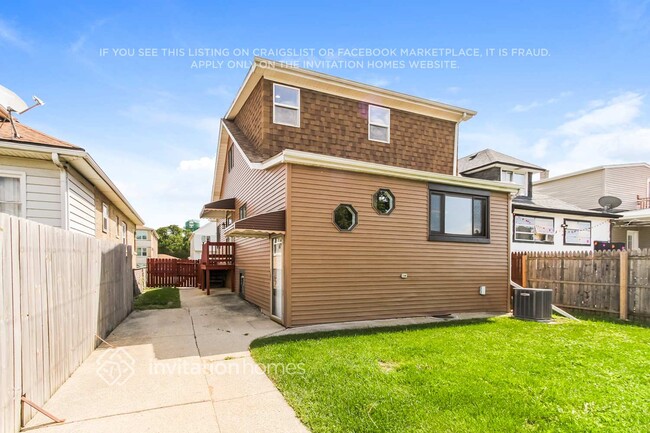 Building Photo - 2418 N 75th Ct