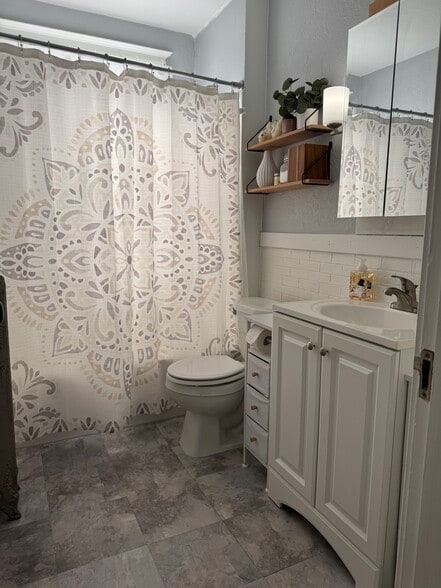 Building Photo - 84 Kimball St