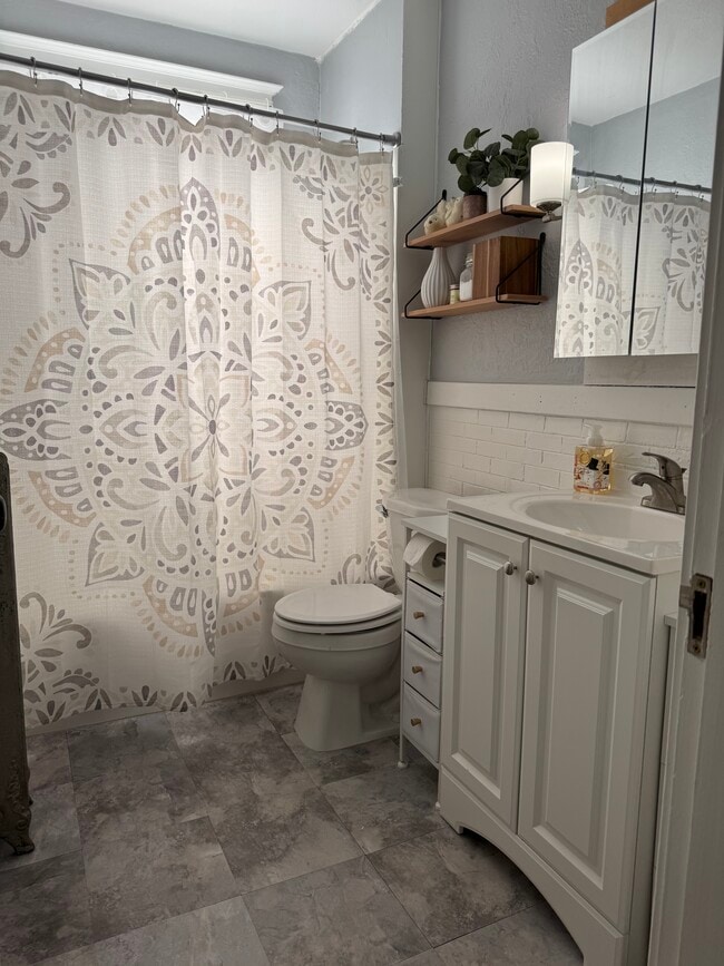 Building Photo - 84 Kimball St