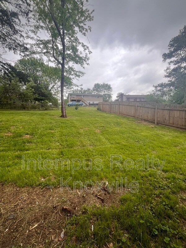 Building Photo - 228 Duzane Dr
