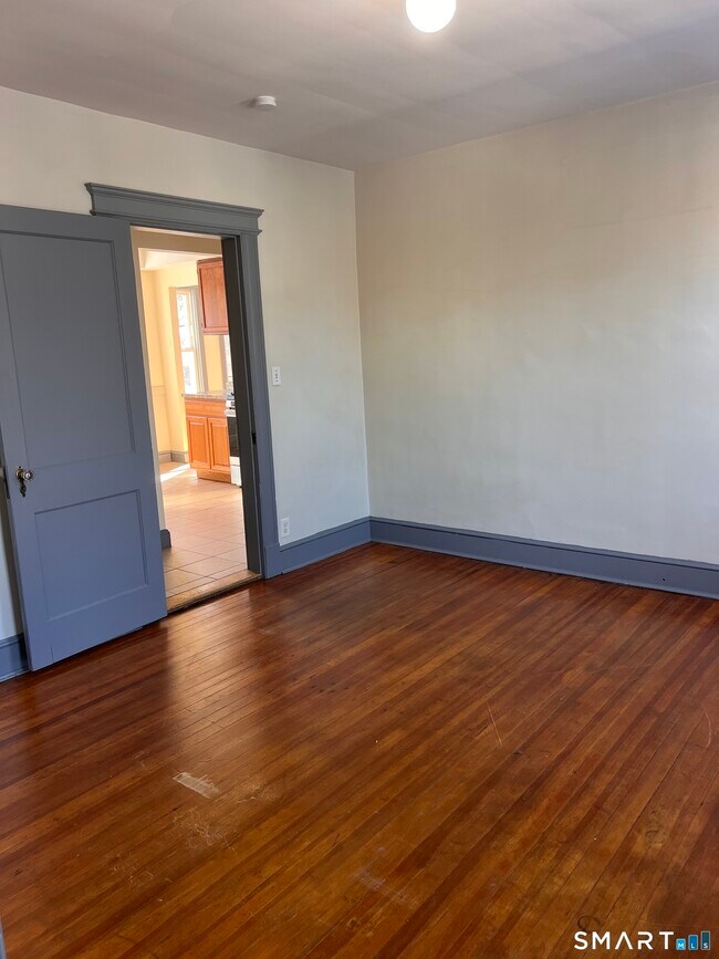 Building Photo - 337 Wilson St