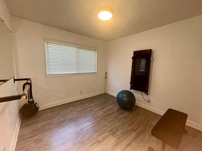 Building Photo - Beautiful Fully Furnished 4Bed/2Bath Home for Rent