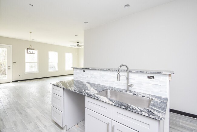 Building Photo - 209 Silverleaf Rd