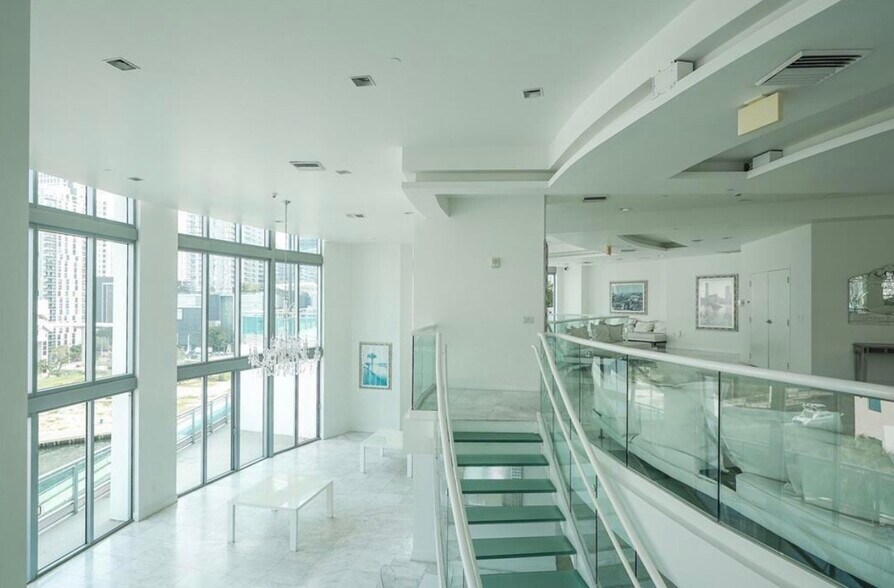 Building Photo - 350 S Miami Ave