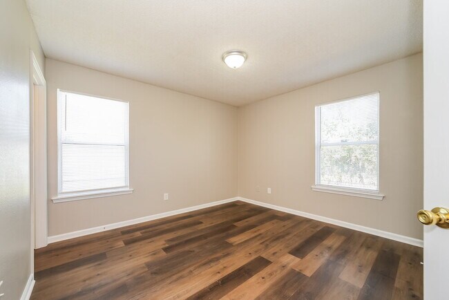 Building Photo - 1557 E 30th St