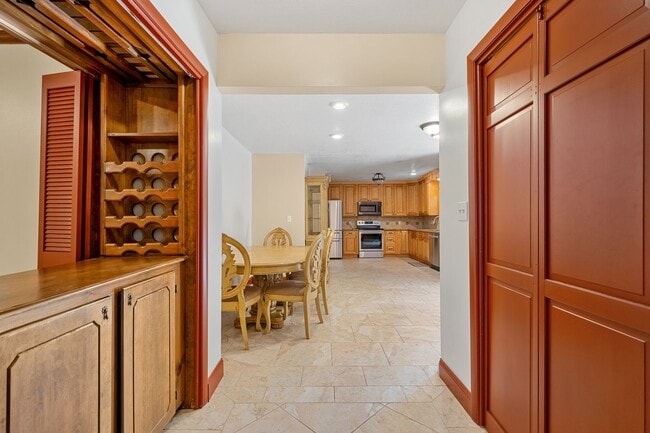 Building Photo - Large Home on Almost 2 Acres!