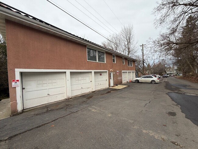 Building Photo - Monroe Apartments!