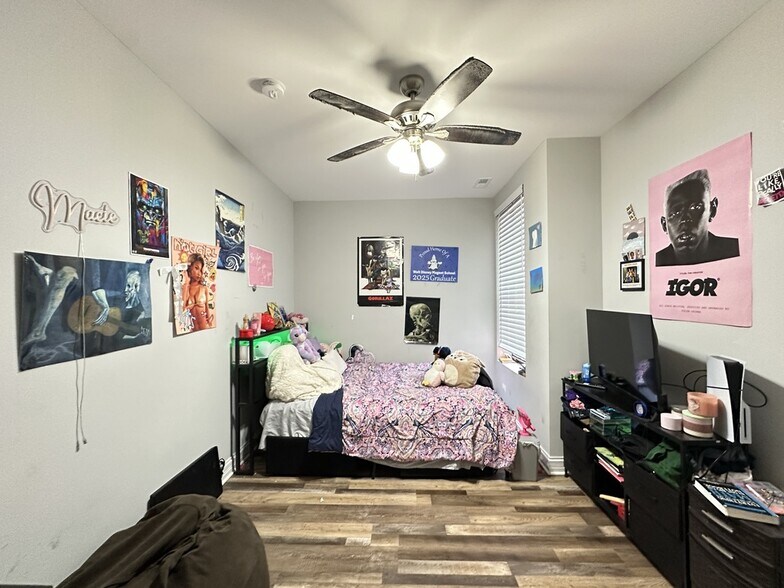 Building Photo - 4117 S Michigan Ave