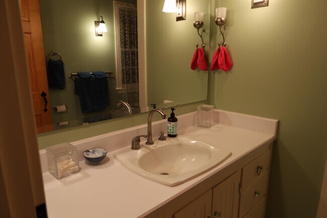 Building Photo - 2613 NH-25A