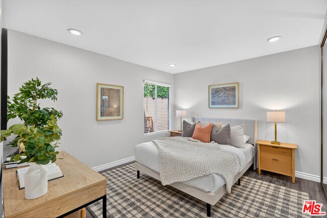 Building Photo - 1125 Pico Blvd