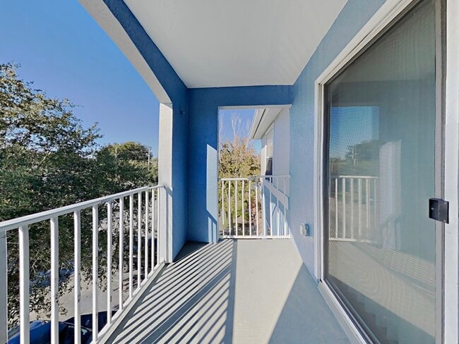 Building Photo - 5800 Lake Pointe Village Cir