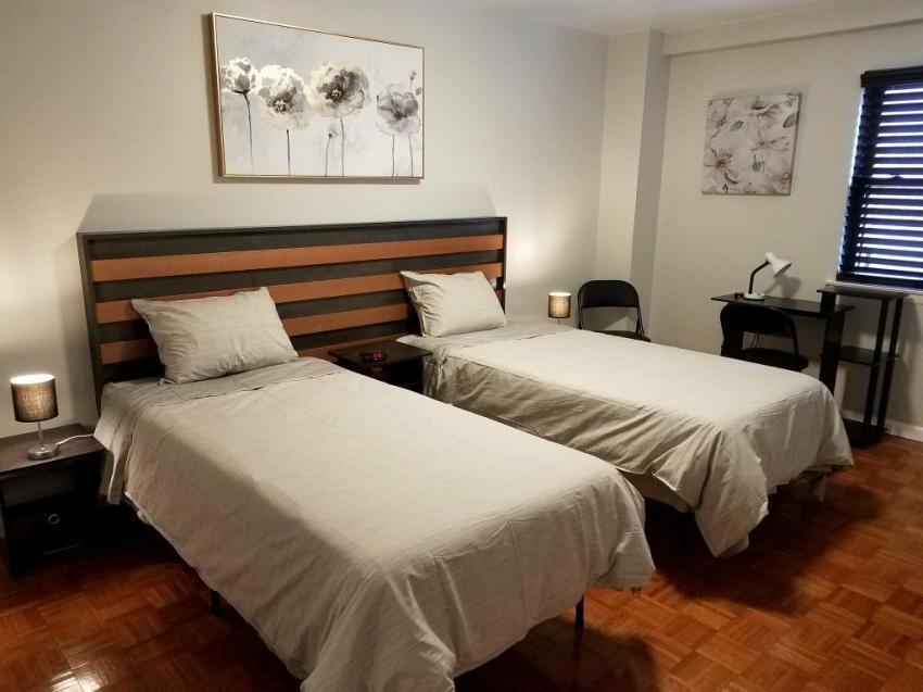 Master bedroom, with 2 twin beds - 516 S 12th St