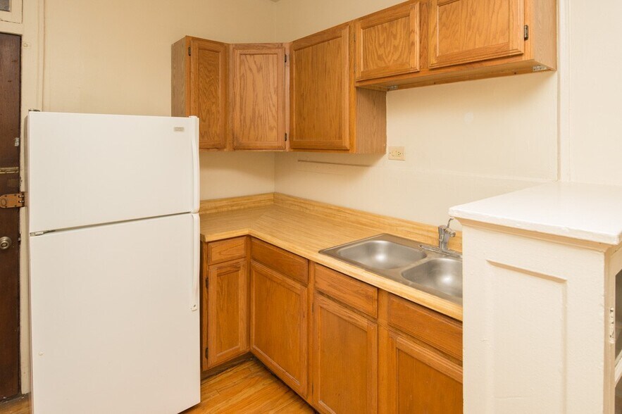 Building Photo - 4115 N Paulina St