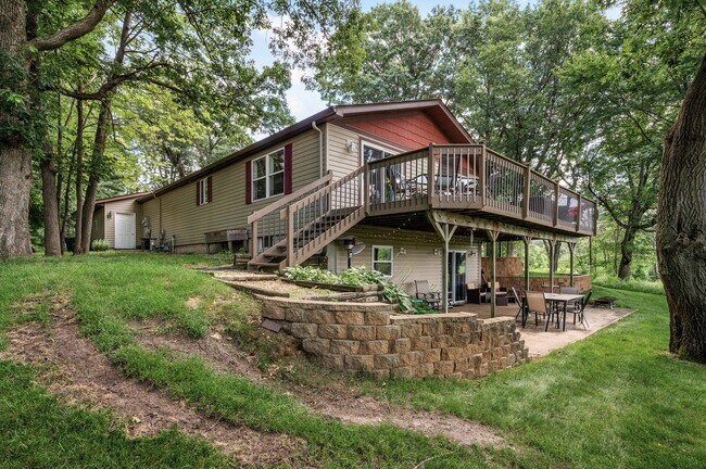 Building Photo - Stunning Rambler on Acreage with Lake Shor...