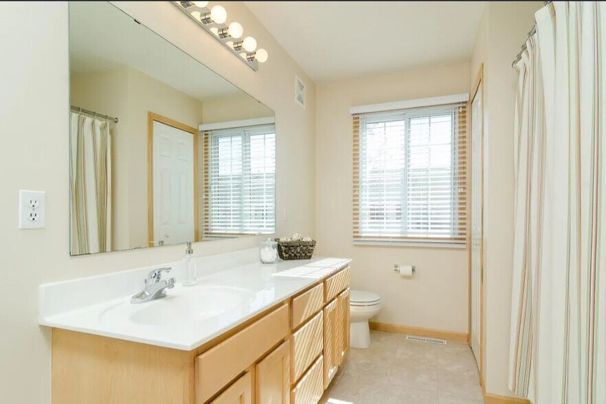 Building Photo - 17756 96th Ave N