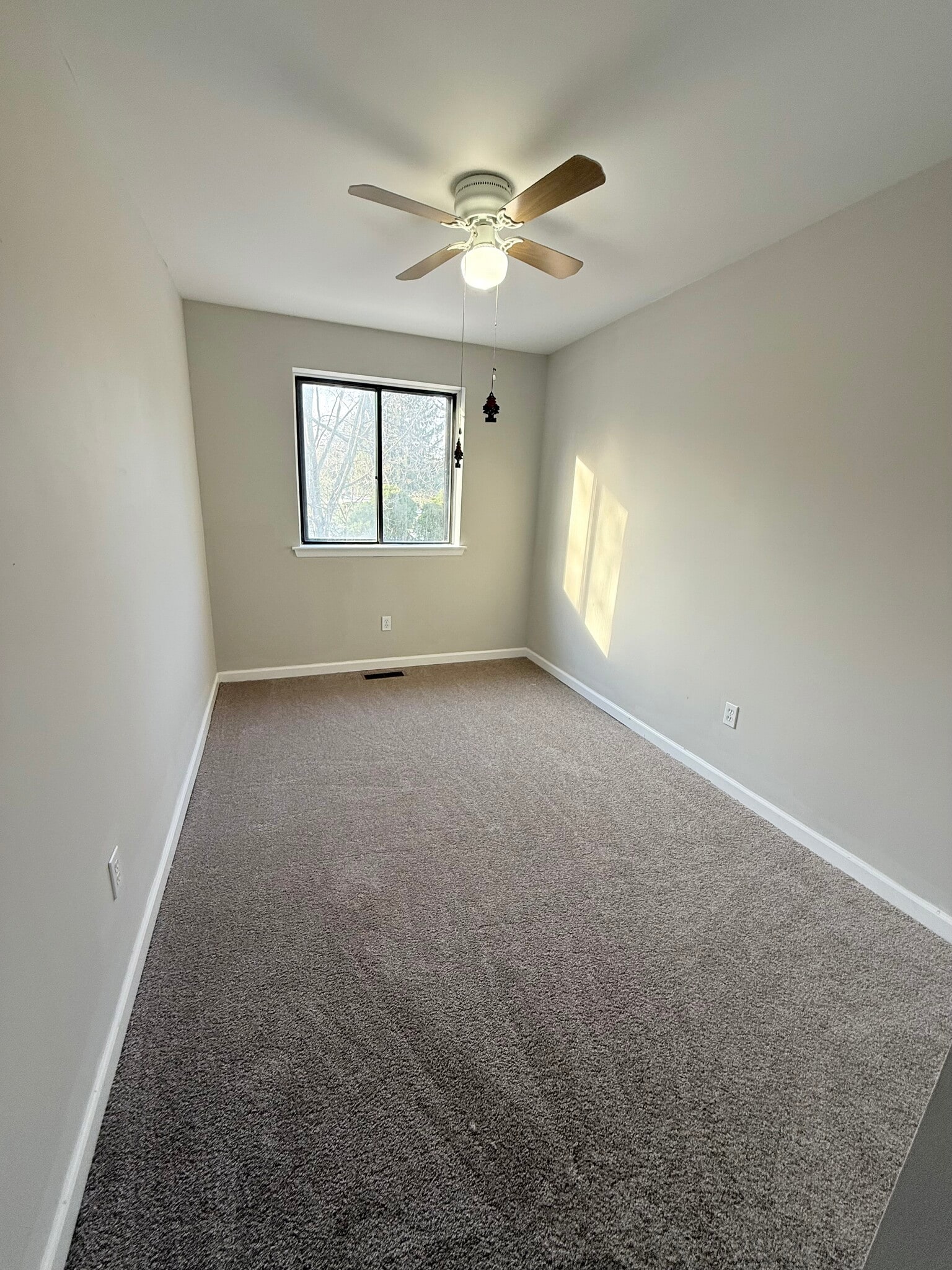 Building Photo - 104 Kelmar Ave