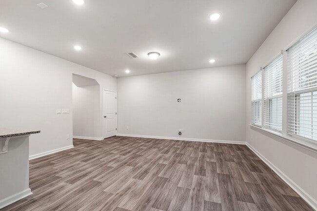 Building Photo - Modern 3-Bedroom Townhome in Solana, Durham!