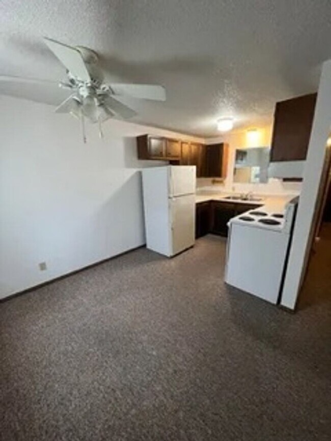 Building Photo - 102 Rob Roy Ln