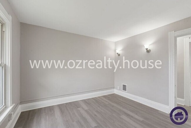 Building Photo - 3241 Cherry St