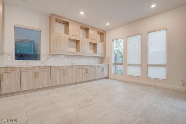 Building Photo - 230 Carmel Sky St